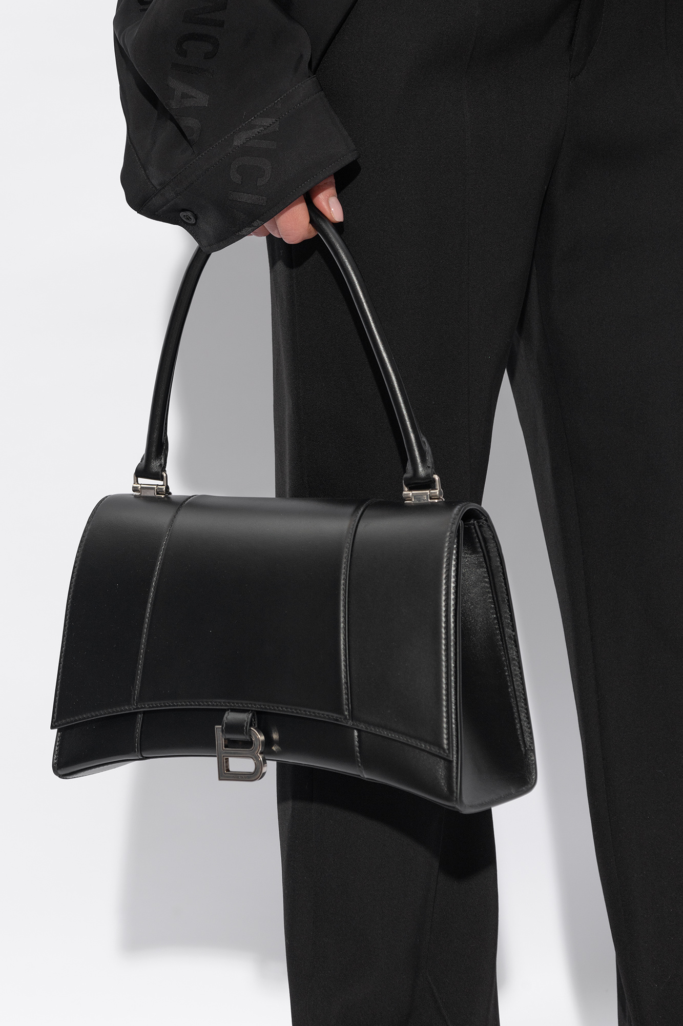 ショルダーバッグ・ポシェット BALENCIAGA 'Hourglass' shoulder bag Black Women's Hourglass Pochette With Chain in Black | Balenciaga US